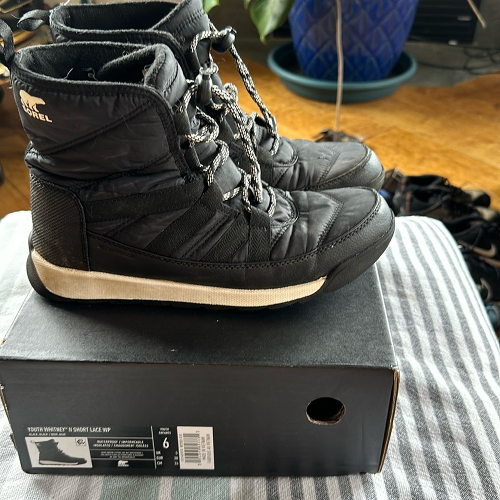 ❄️☃️Sorel Youth Whitney II Boots Waterproof ☃️❄️